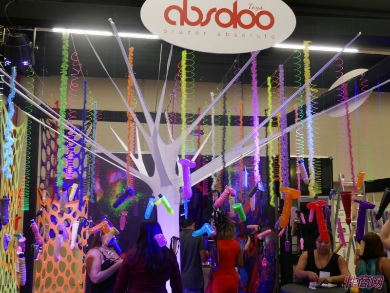 ��ɫչ̨������ˮ����ߵ�׹