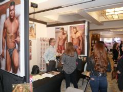 ��ʿ��Ȥ�ڿ�չ̨