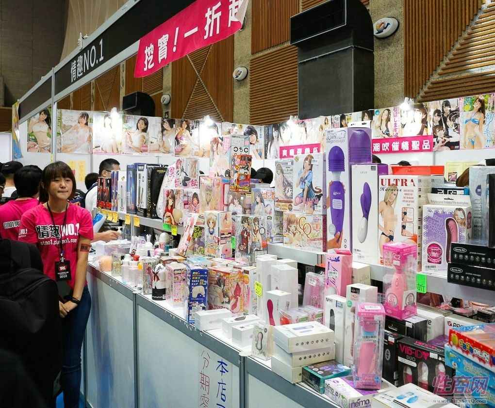 现场售卖的各类情趣用品