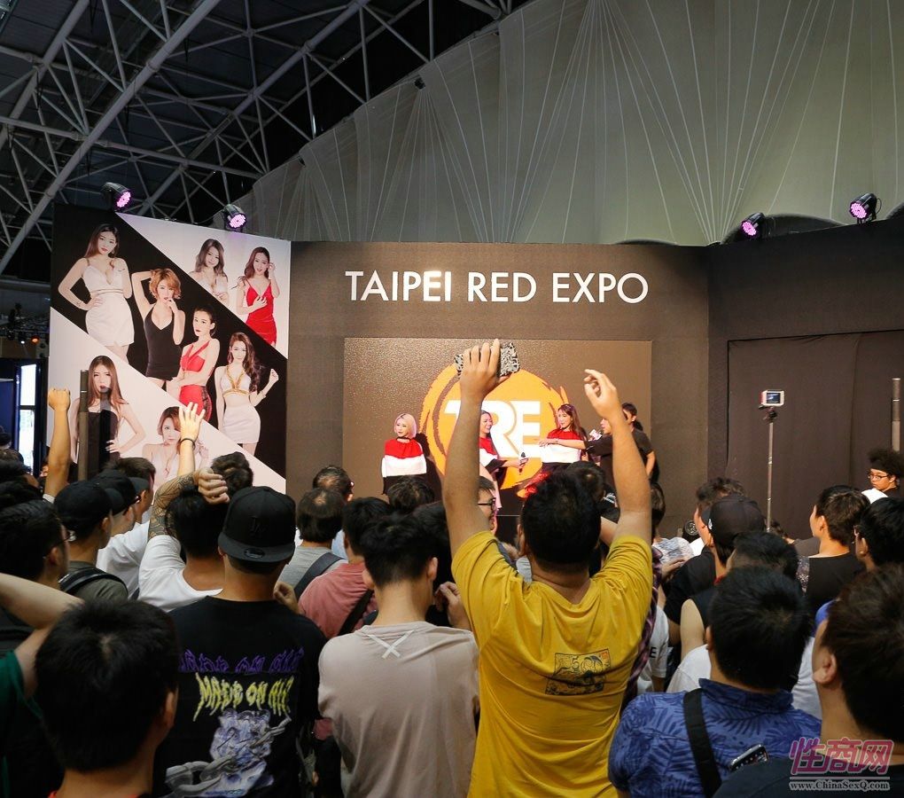 模特与观众互动