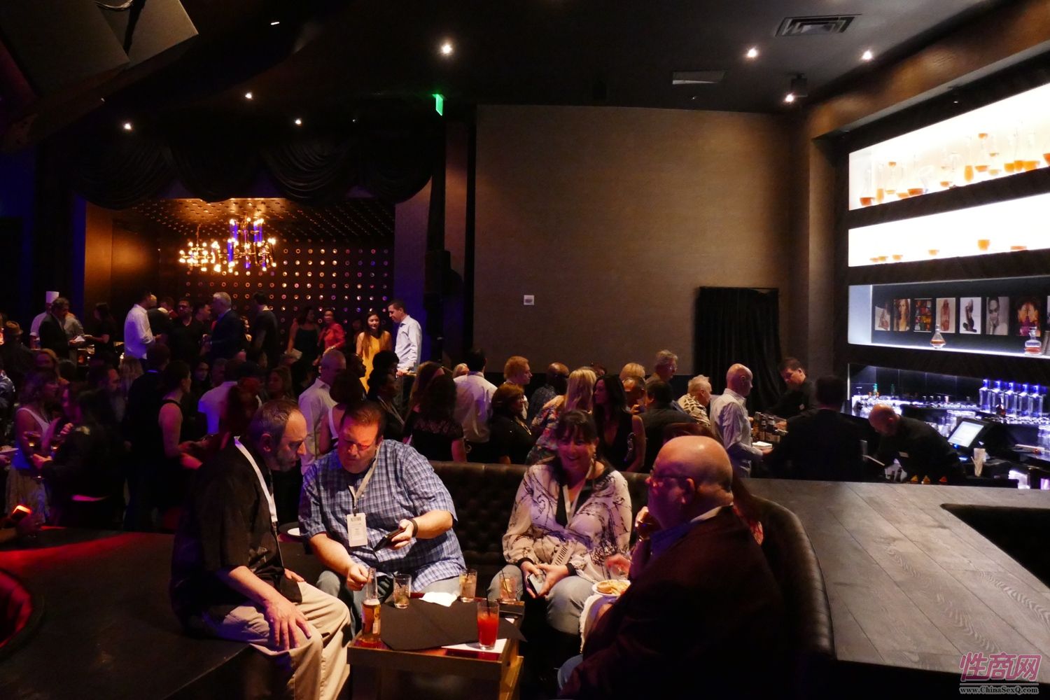 参展嘉宾商务洽谈