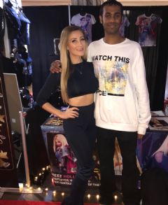 ���ں���Ůչ�̺�Ӱ