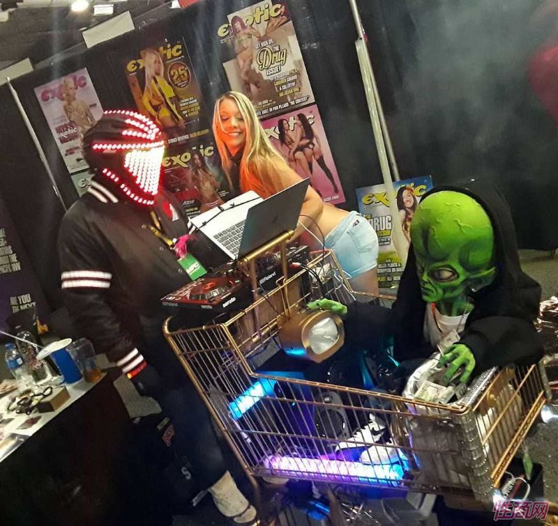 ��Ƶֱ��ƽ̨��¹Exxxotica����չͼƬ32