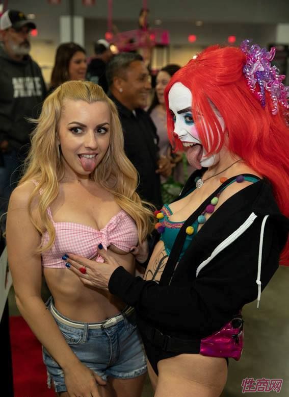 ����Exxxoticaչ���Ϊý��Ľ���ͼƬ24