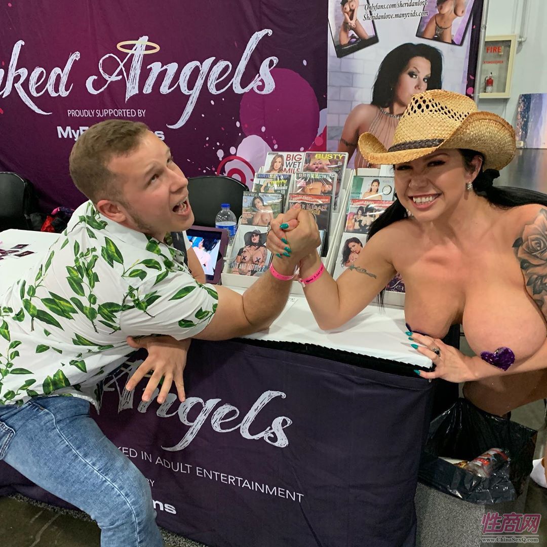 美国Exxxotica成人展成为年轻情侣的打卡圣地图片8