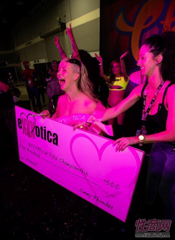 美国Exxxotica成人展成为年轻情侣的打卡圣地图片23