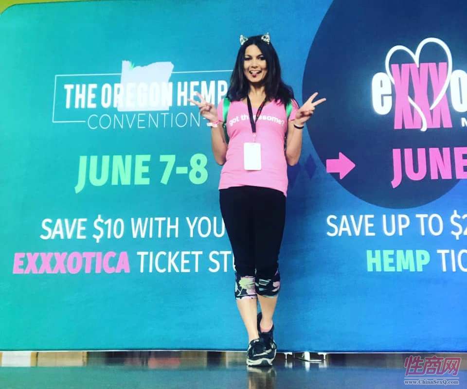 美国Exxxotica成人展成为年轻情侣的打卡圣地图片36