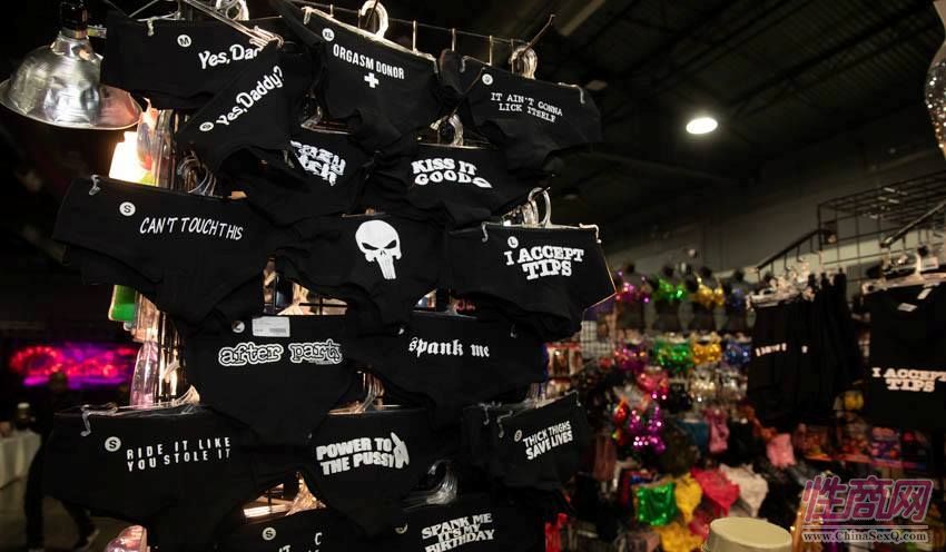 美国Exxxotica成人展成为年轻情侣的打卡圣地图片43