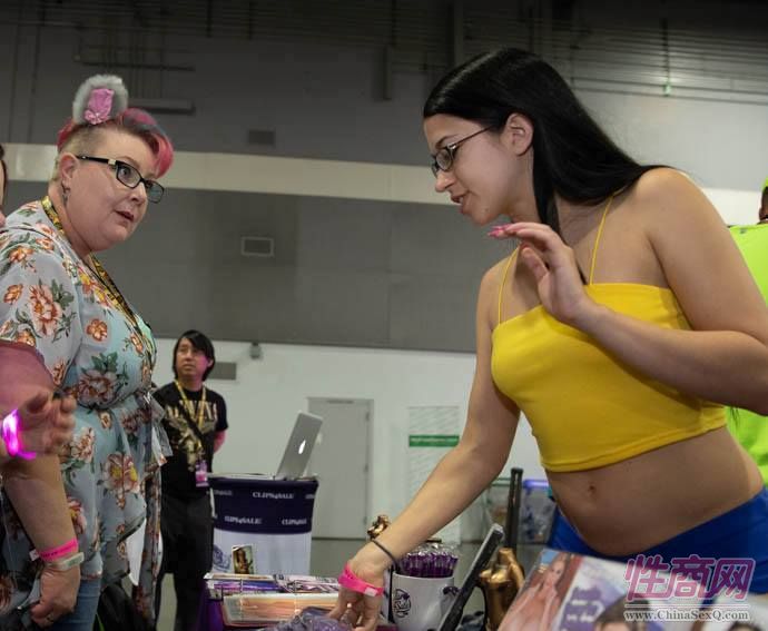 美国Exxxotica成人展成为年轻情侣的打卡圣地图片46