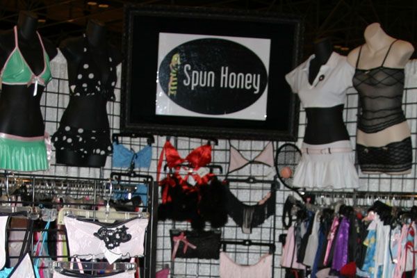 2004������Ȥ����չIinternationalLingerieShow���ʼ�ͼƬ11