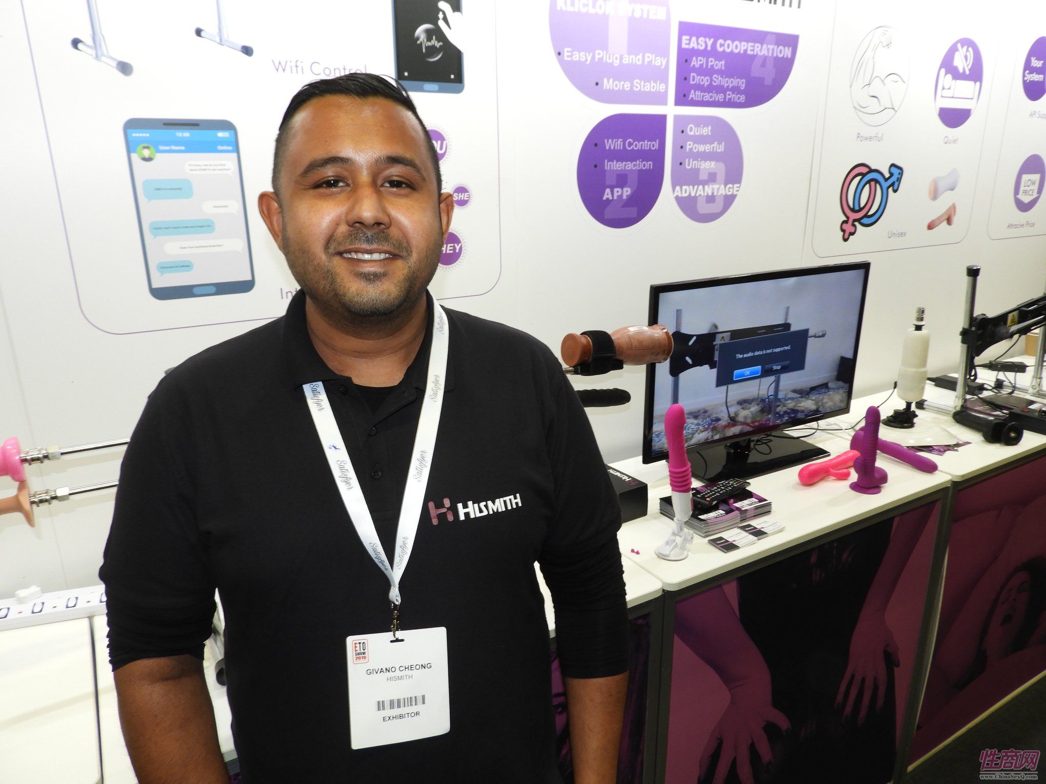 展商现场演示各种炮机