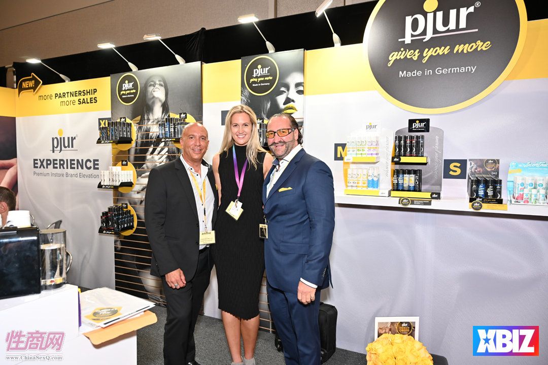 pjur展台合影