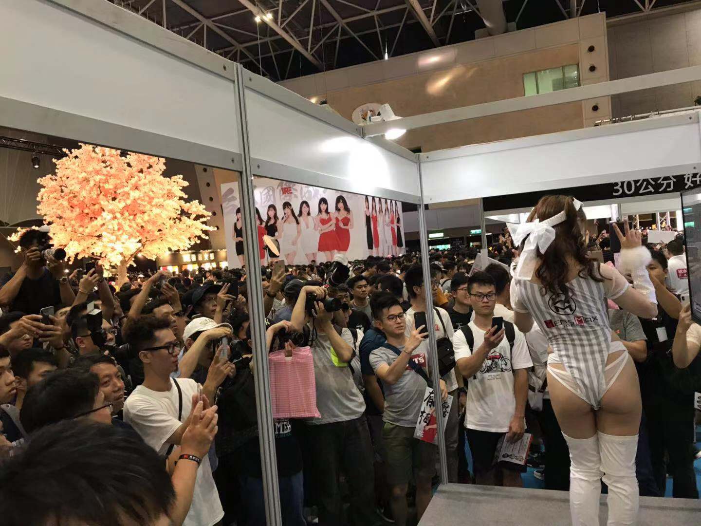 MensMax展台吸引众多观众