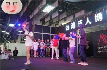 �[���_ʼ��Ů����ǰ������һ�P��ѝ����G�������[������Ѿ���������ˮͰ�ӣ������ĕ��Ъ�Ʒ