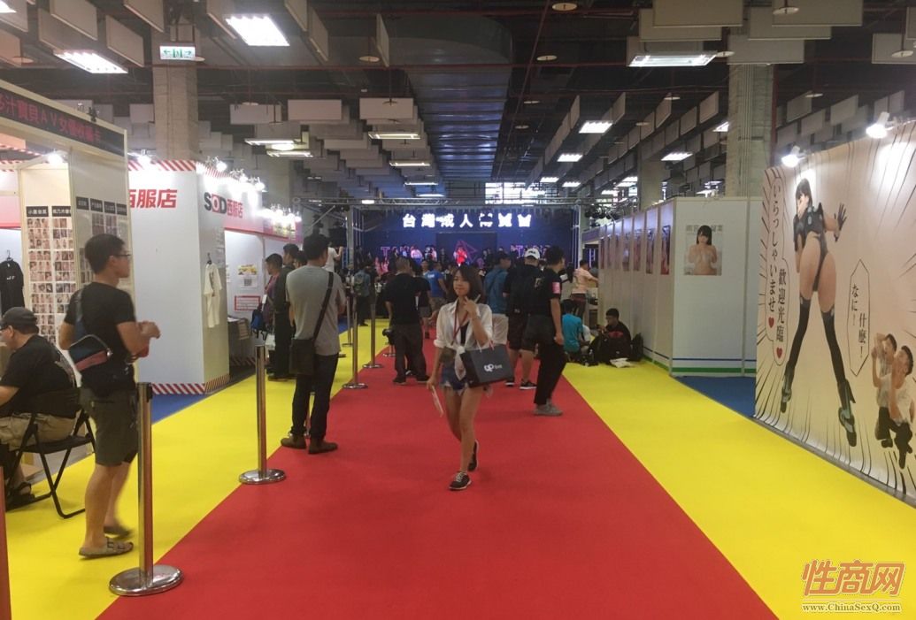 很多观众慕名而来