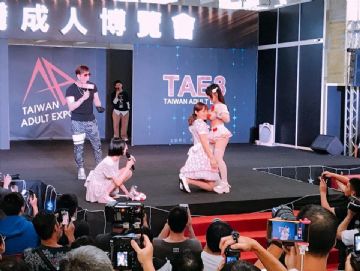 ���ʵ���̨����