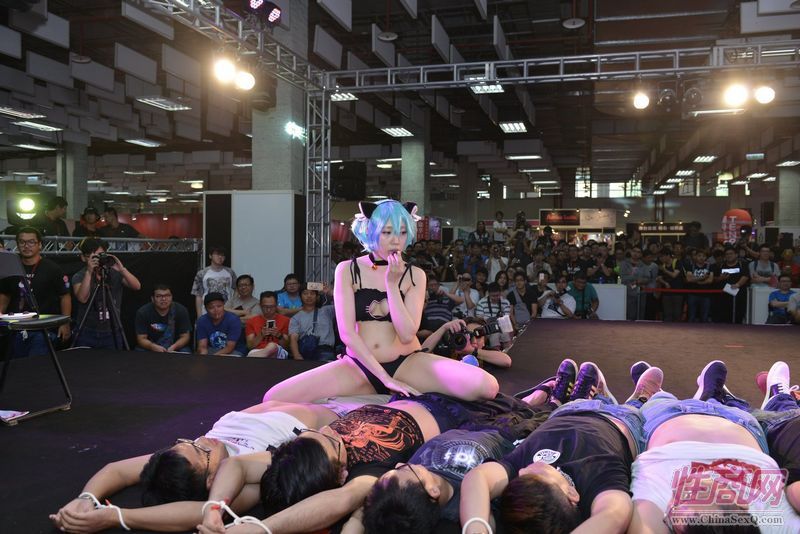 前二年看展都是坐在台下看台上玩遊戲,去年詢問工作人員才知道上台玩遊戲是要另外付費的