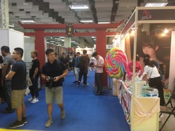 �кܶ���ɫչ��