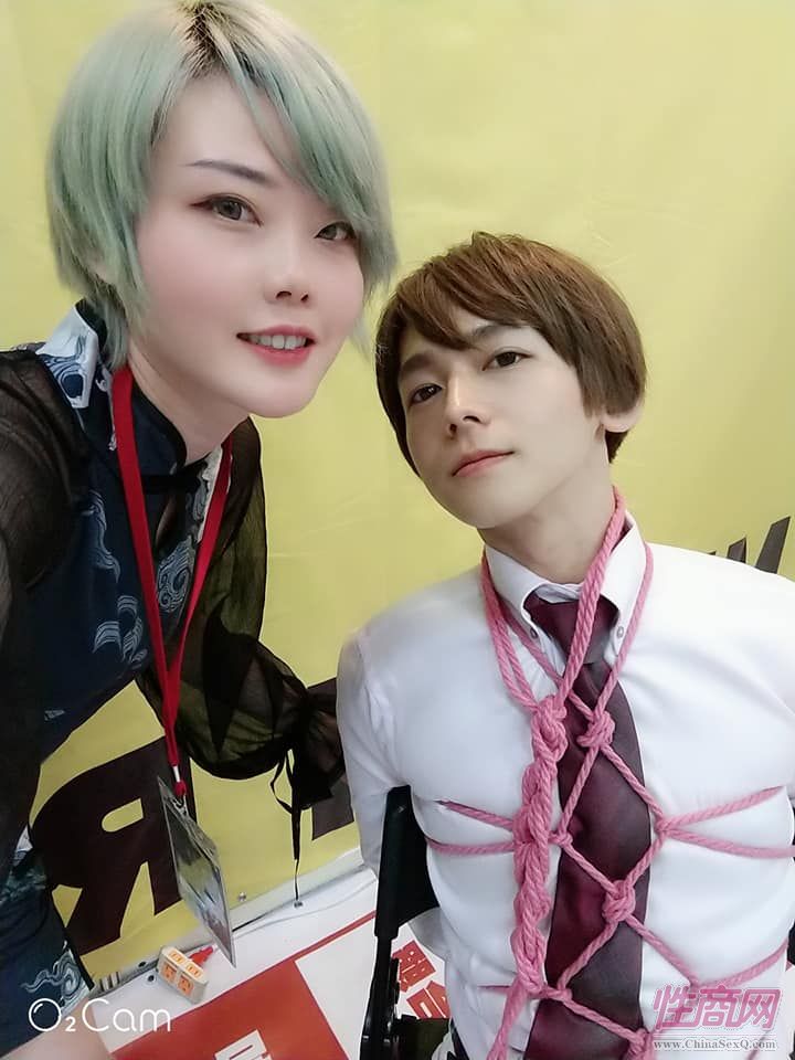 绳缚术玩家和艾薇男优配合