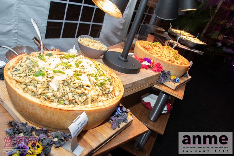 洛杉矶成人展ANME80年代主题派对 (10)