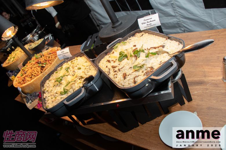 洛杉矶成人展ANME80年代主题派对 (9)