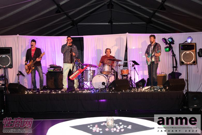 洛杉矶成人展ANME80年代主题派对 (8)