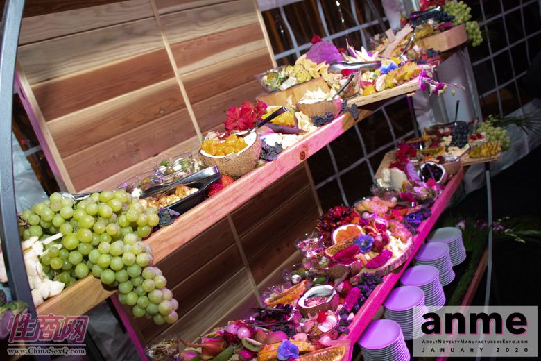 洛杉矶成人展ANME80年代主题派对 (12)