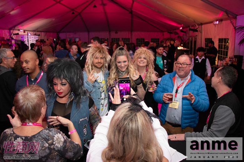 洛杉矶成人展ANME80年代主题派对 (24)