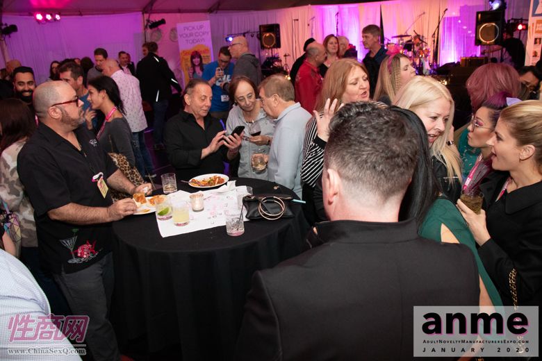 洛杉矶成人展ANME80年代主题派对 (30)