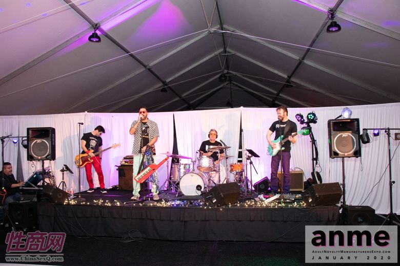 洛杉矶成人展ANME80年代主题派对 (33)