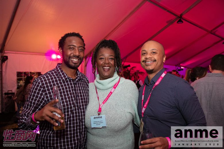 洛杉矶成人展ANME80年代主题派对 (37)