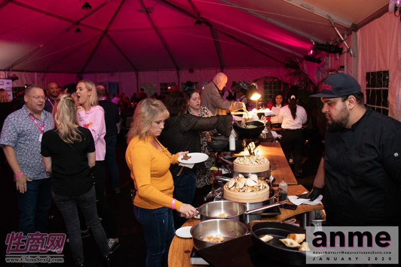 洛杉矶成人展ANME80年代主题派对 (43)