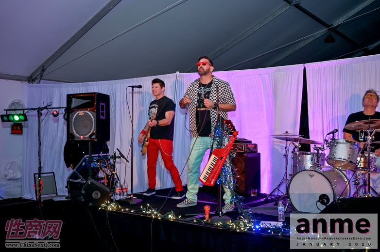 洛杉矶成人展ANME80年代主题派对 (44)