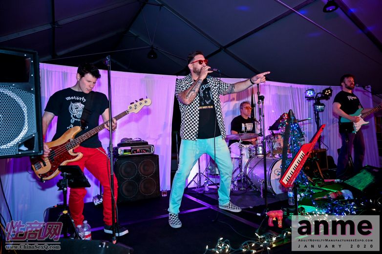 洛杉矶成人展ANME80年代主题派对 (47)