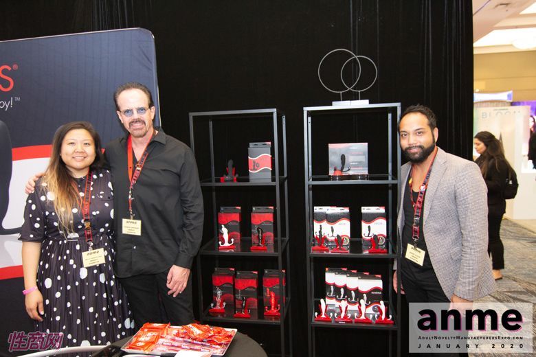 ��Щǰ���ٰ�Ħ���󵨲����˰�ɫ�ͺ�ɫ��ɫ