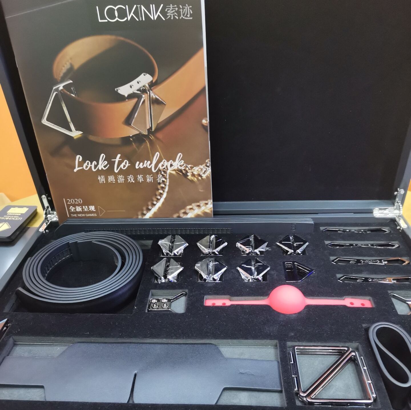 广州性文化节参展商及产品 (25)