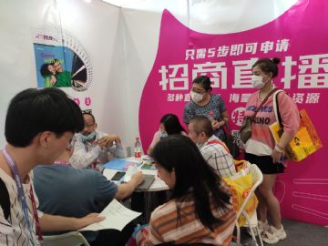 ������չ̨�ϣ���Ҷ�������ֱ������ʽʮ�ָ���Ȥ