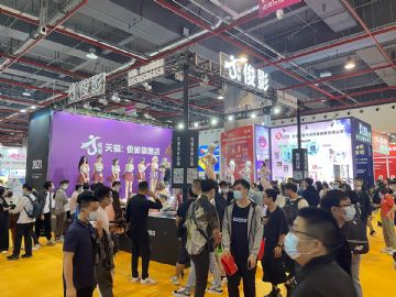 ����չ��