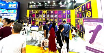 ����չ��