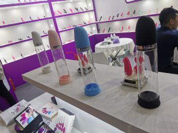 ����չ��