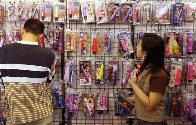 95后女生，开了两家成人用品无人店