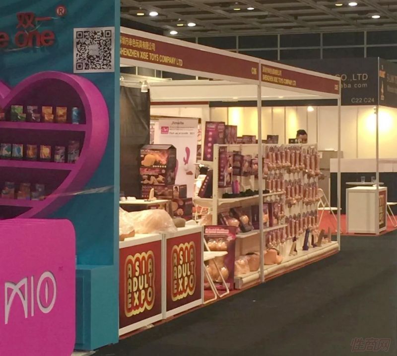 ��ɫ���չ��