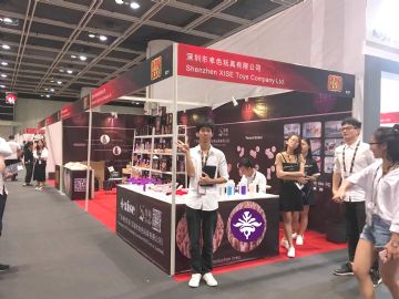 ��ɫ���չ��