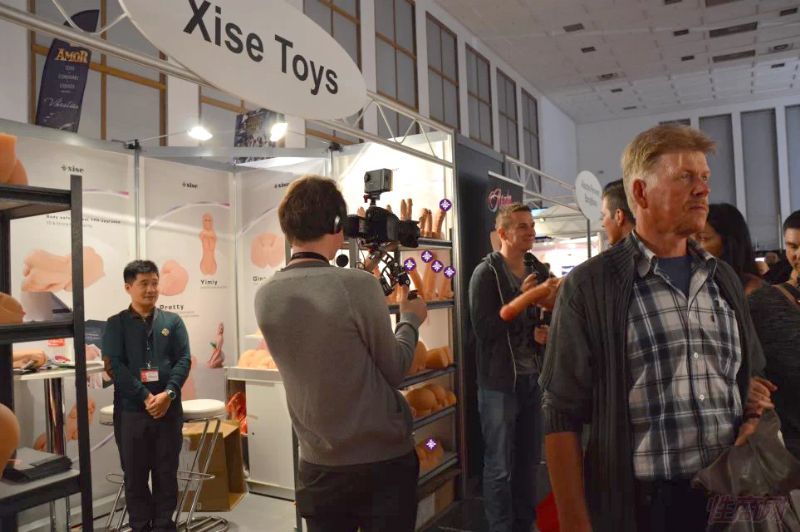 �¹�ý��ɷ���ɫ���