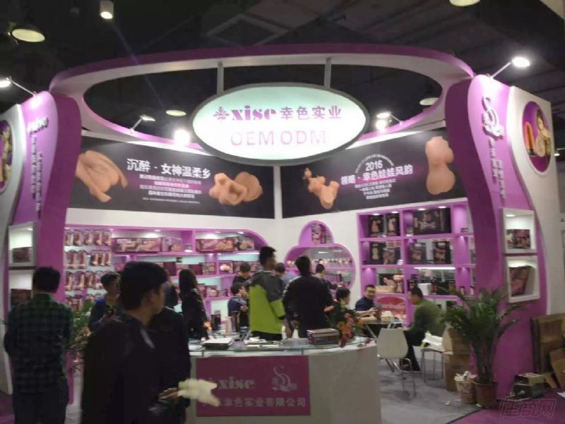 ��ɫ��ģ���չ��