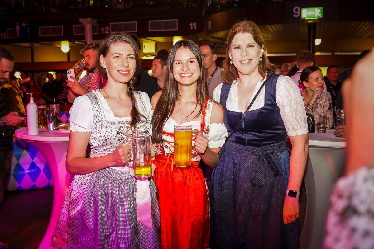 ���������Ц�ݵ�ơ��Ů��