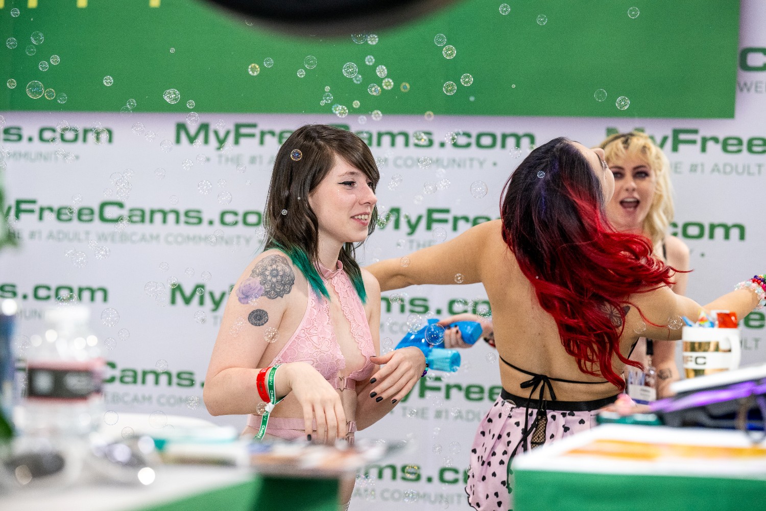 2024美国AVN拉斯维加斯成人展精彩集锦图片6