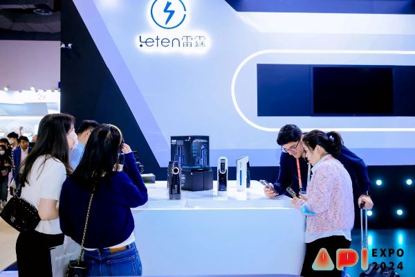 ����չ��