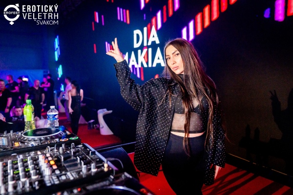 2024��ݿ˳���չ���ʷ׳�Բ����ĻͼƬ25