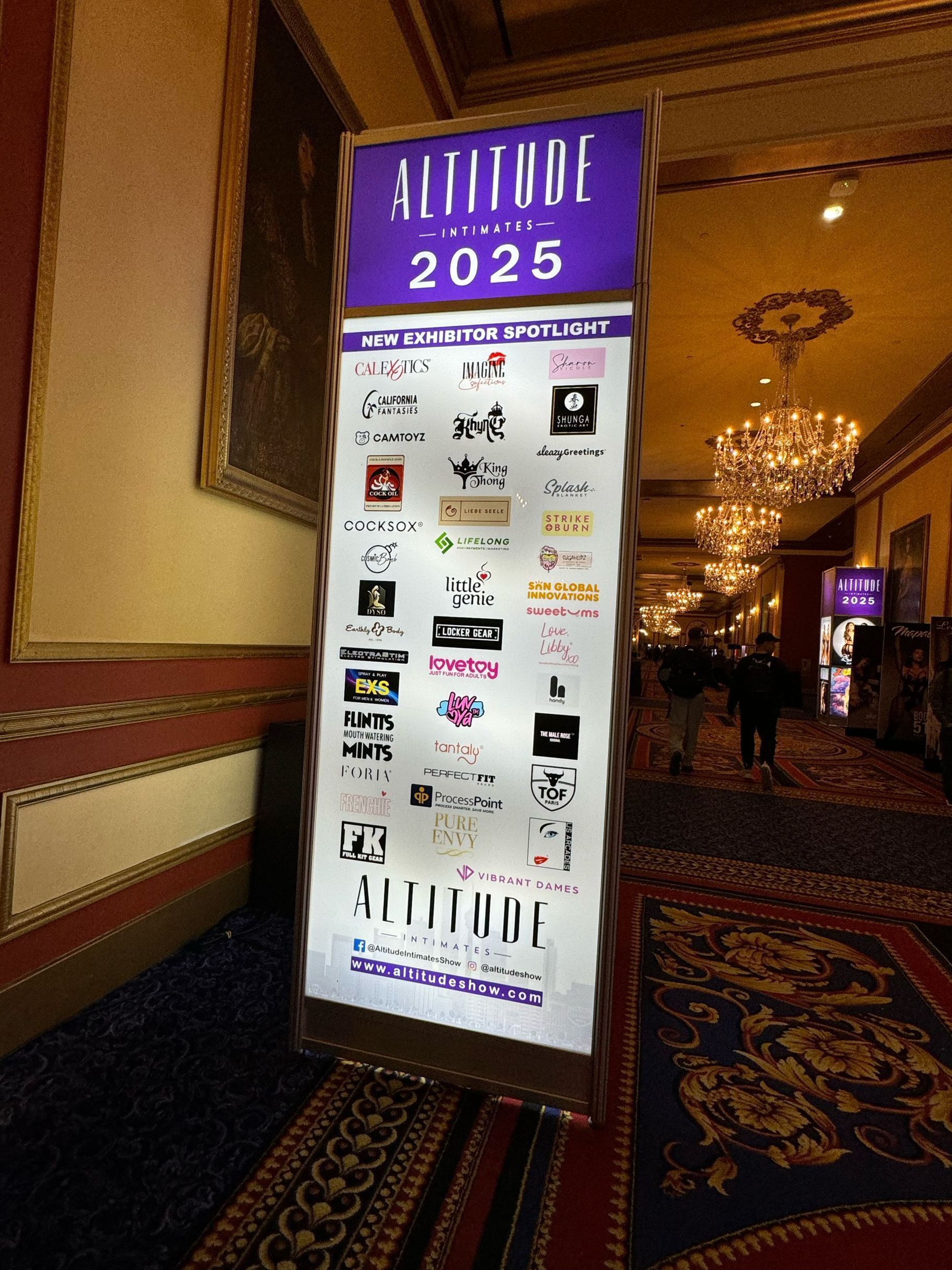 ��չ��ҵ�����Ͽ��Կ���Lovetoy��logo